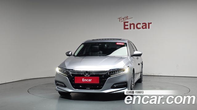 Honda Accord 10-го поколения 2.0 Hybrid Touring - фото 1