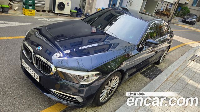 BMW 5-Series G30 520i Luxury - фото 0