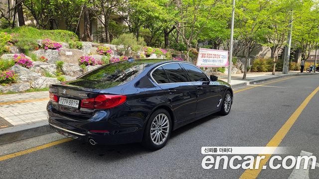 BMW 5-Series G30 520i Luxury - фото 1