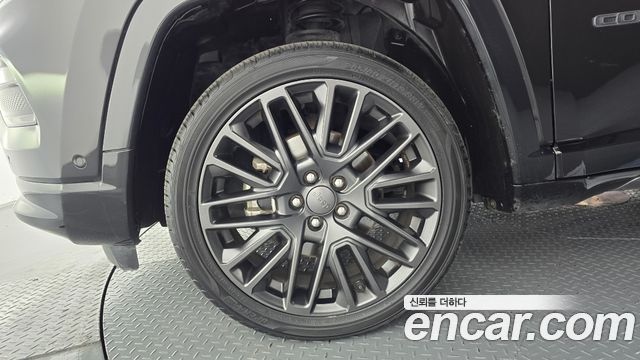 Jeep Compass 2-го поколения S2.4 AWD - фото 4