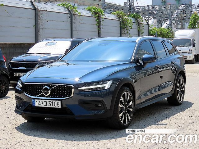 Volvo V60 2-го поколения B5 Ultimate AWD - фото 1