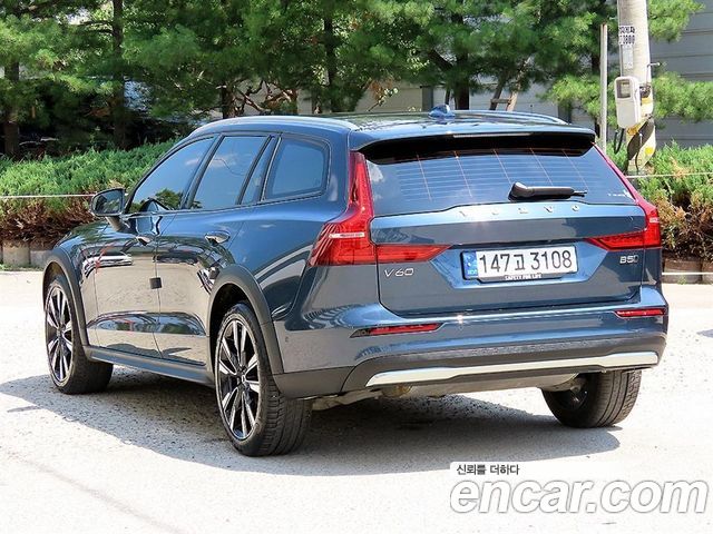 Volvo V60 2-го поколения B5 Ultimate AWD - фото 2