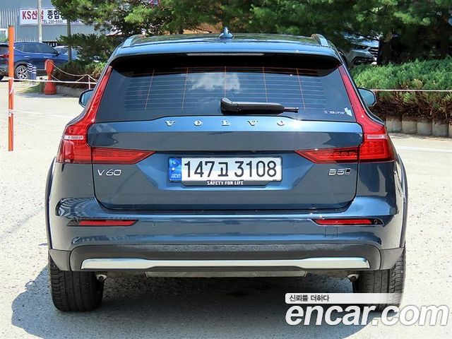 Volvo V60 2-го поколения B5 Ultimate AWD - фото 3