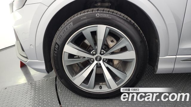 Audi Q8 50 TDI Quattro Premium - фото 4