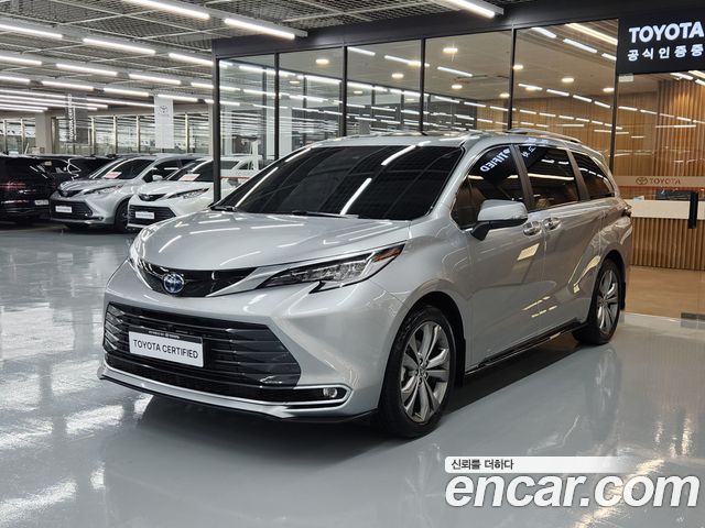 Toyota Sienna 4-го поколения 2.5 Hybrid 2WD - фото 0
