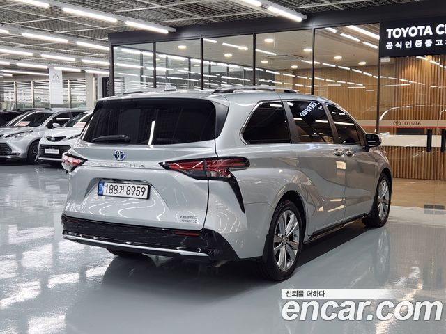 Toyota Sienna 4-го поколения 2.5 Hybrid 2WD - фото 1