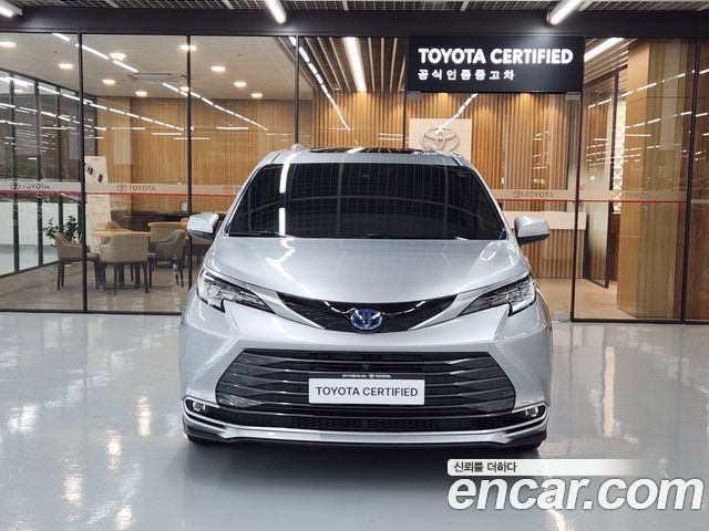 Toyota Sienna 4-го поколения 2.5 Hybrid 2WD - фото 2