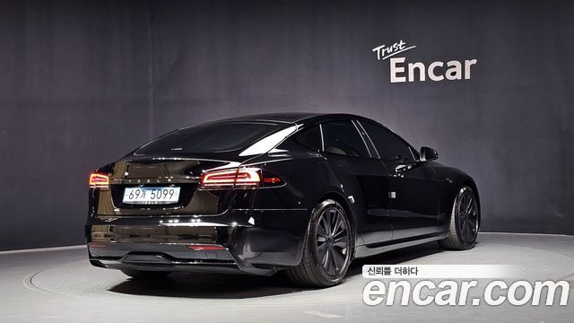 Tesla Model S AWD - фото 1