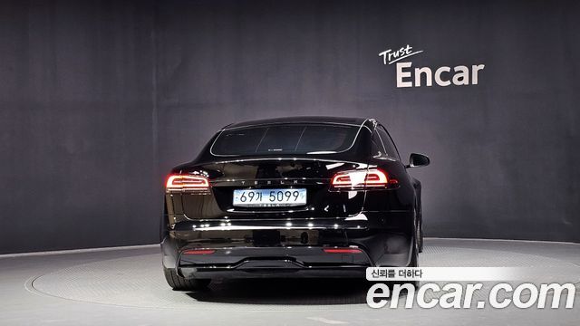 Tesla Model S AWD - фото 3