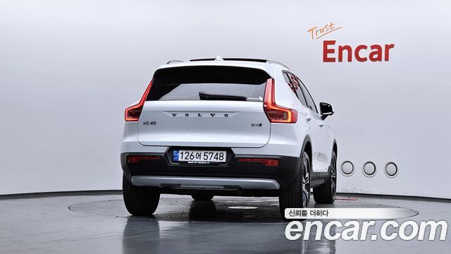 Volvo XC40 B4 Inscription - фото 3