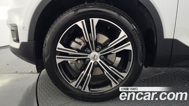 Volvo XC40 B4 Inscription - фото 4