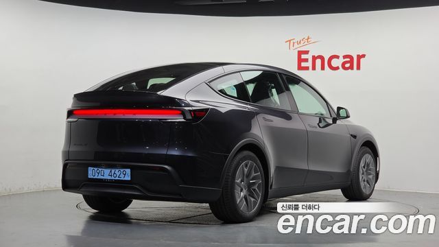 Tesla Model Y L Long Range AWD - фото 1