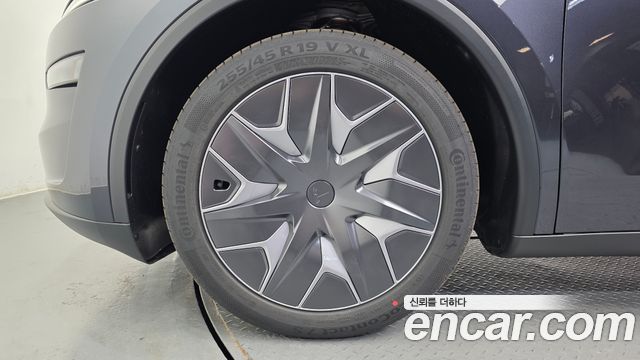 Tesla Model Y L Long Range AWD - фото 4