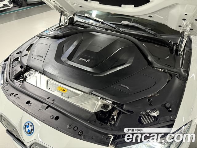 BMW i4 eDrive40 M Sports - фото 4