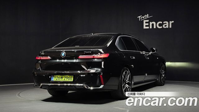 BMW 7-Series G70 740d xDrive M Sport - фото 1
