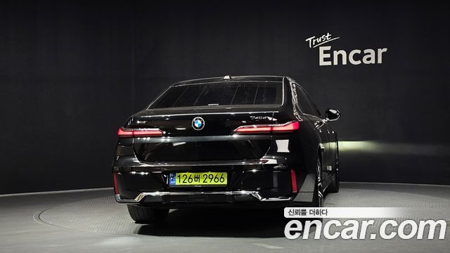 BMW 7-Series G70 740d xDrive M Sport - фото 3