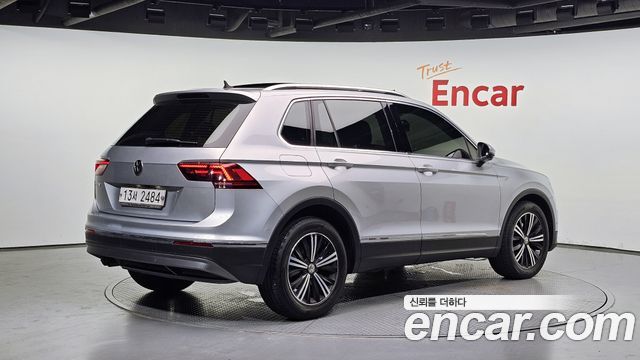 Volkswagen Tiguan 2-го поколения 2.0 TDI Prestige - фото 1