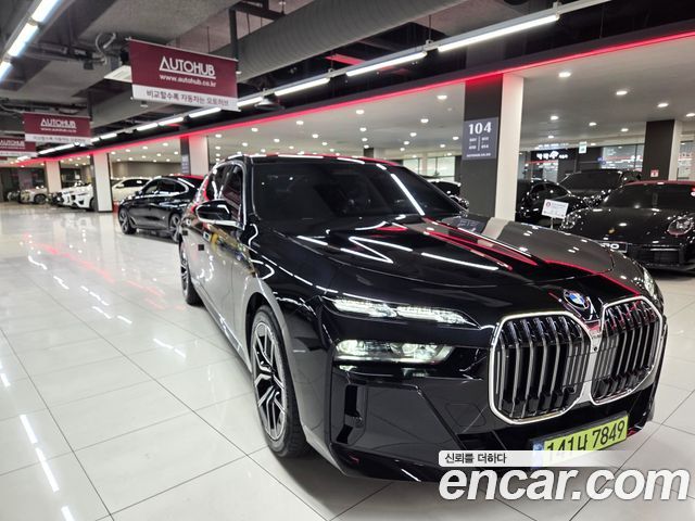 BMW 7-Series G70 740d xDrive M Sport - фото 1