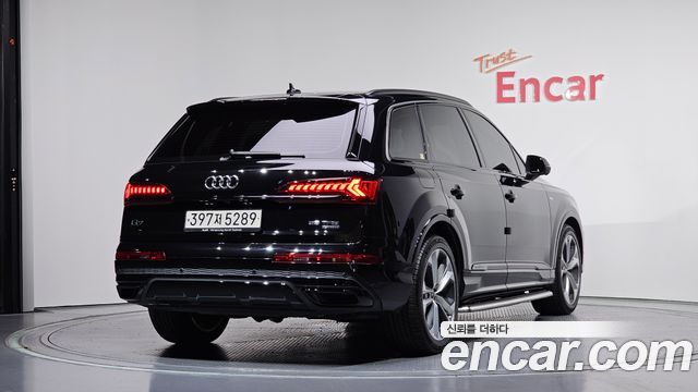 Audi Q7 55 TFSI Quattro Premium - фото 1
