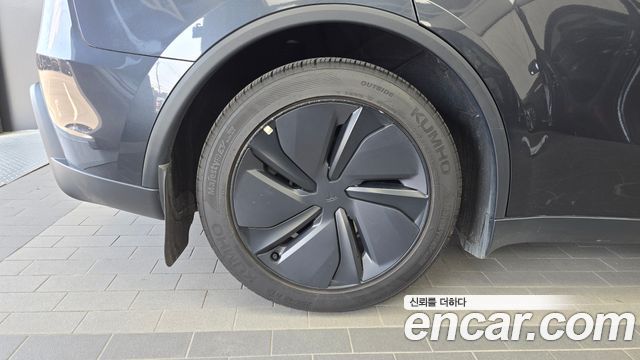 Tesla Model Y RWD - фото 4