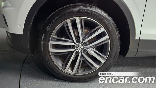 Volkswagen Tiguan 2.0 TDI Prestige - фото 4