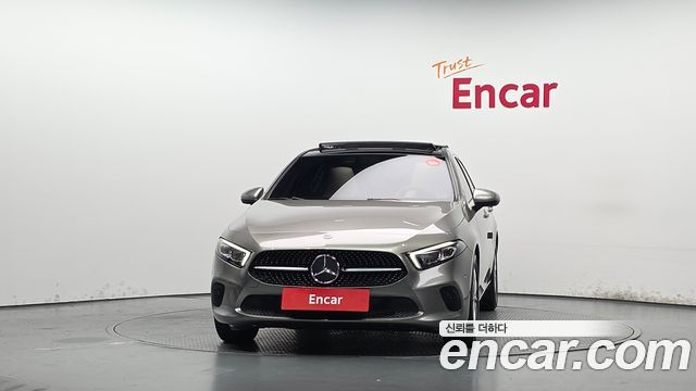 Mercedes-Benz A-Class W177 A220 Hatchback - фото 2