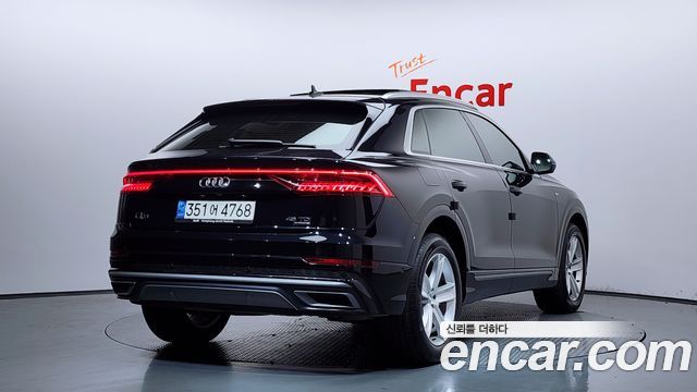 Audi Q8 45 TDI Quattro Premium - фото 1