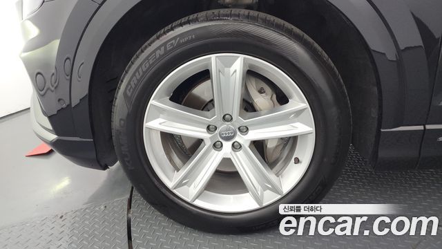 Audi Q8 45 TDI Quattro Premium - фото 4