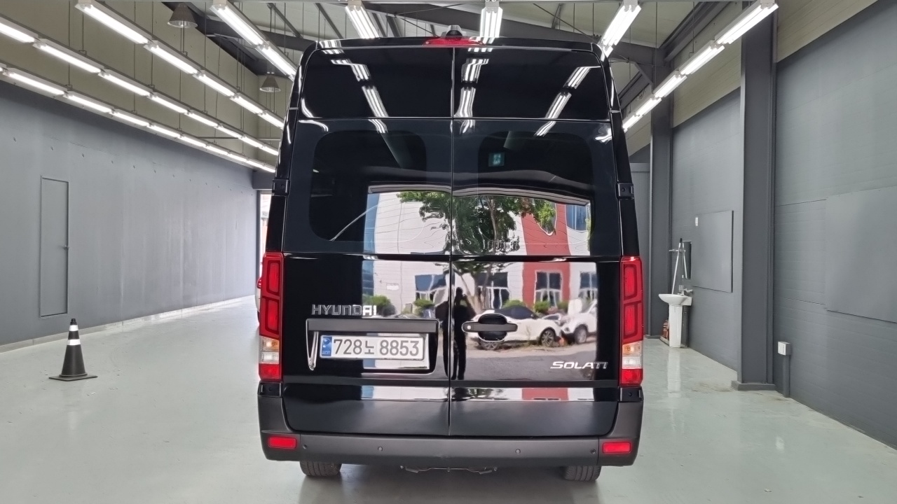 Hyundai Solati 15-seater Luxury - фото 3