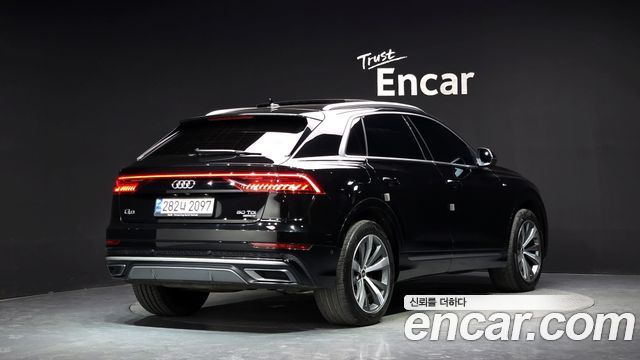Audi Q8 50 TDI Quattro Premium - фото 1