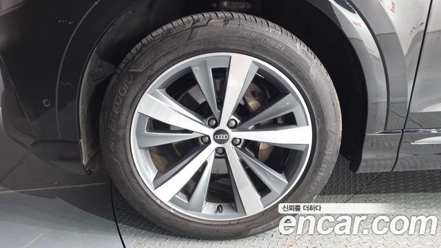 Audi Q8 50 TDI Quattro Premium - фото 4