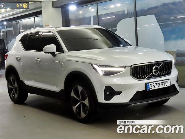 Volvo XC40 B4 Ultra Bright - фото 0