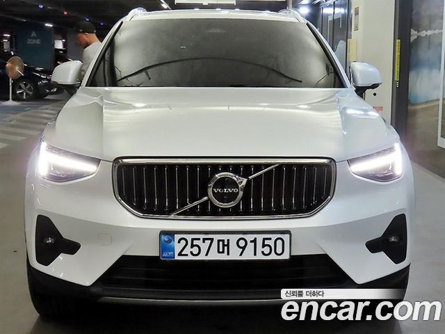Volvo XC40 B4 Ultra Bright - фото 1