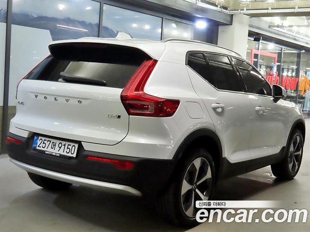 Volvo XC40 B4 Ultra Bright - фото 3