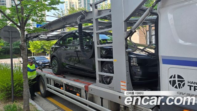 Tesla Model Y L Long Range AWD - фото 1