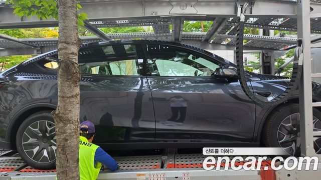 Tesla Model Y L Long Range AWD - фото 2