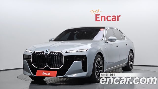 BMW 7-Series G70 740i xDrive M Sport - фото 0