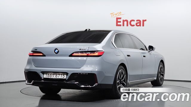 BMW 7-Series G70 740i xDrive M Sport - фото 1