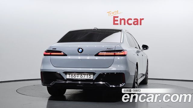BMW 7-Series G70 740i xDrive M Sport - фото 3