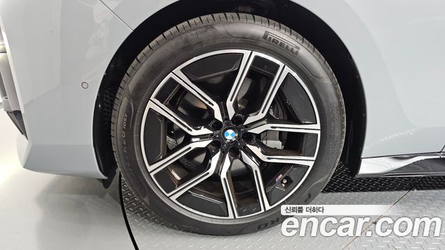 BMW 7-Series G70 740i xDrive M Sport - фото 4