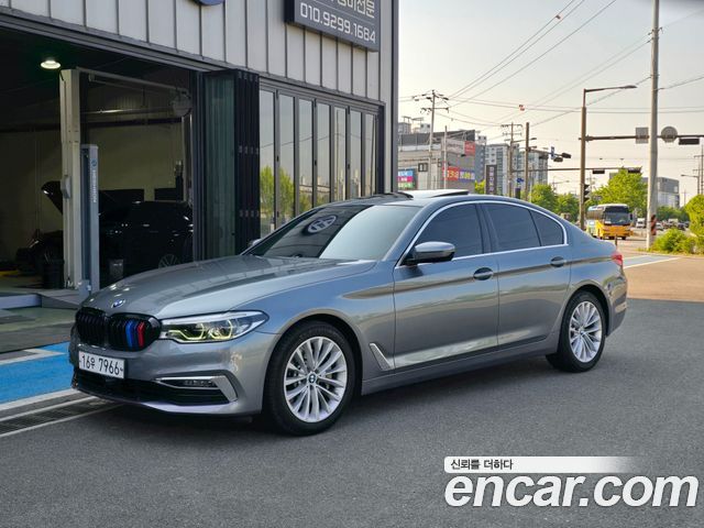 BMW 5-Series G30 530i Luxury Plus - фото 0