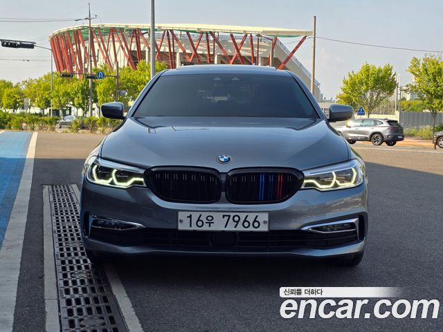 BMW 5-Series G30 530i Luxury Plus - фото 2