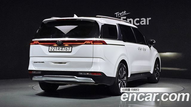 Kia Carnival 4-го поколения 9-Seater Signature - фото 1