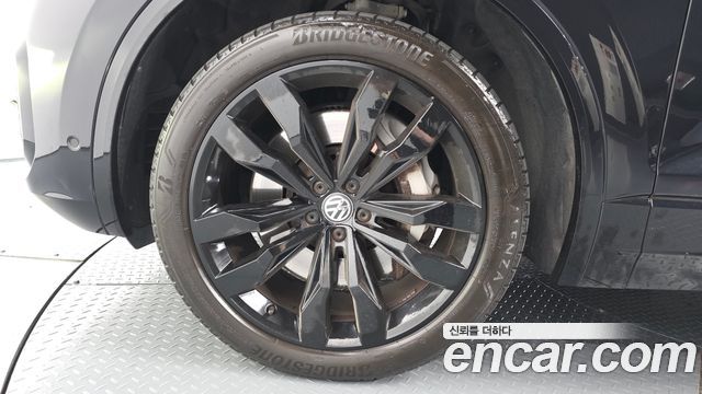 Volkswagen Touareg 3-го поколения 4.0 TDI R-Line - фото 4