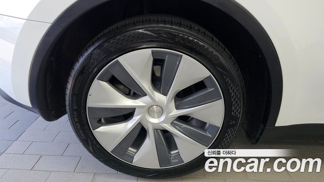 Tesla Model Y RWD - фото 4