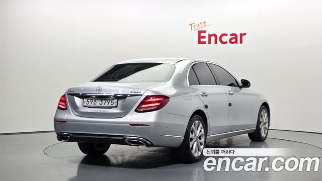 Mercedes-Benz E-Class W213 E300 4MATIC Exclusive - фото 1