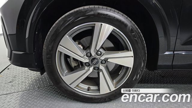 Audi Q2 35 TDI Premium - фото 3