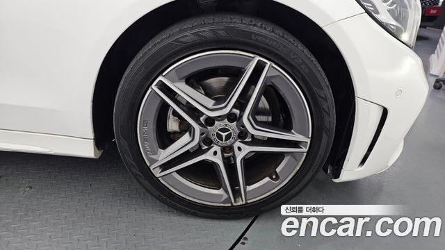 Mercedes-Benz C-Class W205 C200 AMG Line - фото 4