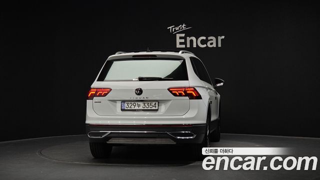 Volkswagen Tiguan 2.0 TSI Prestige - фото 2