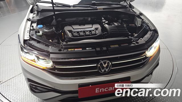 Volkswagen Tiguan 2.0 TSI Prestige - фото 4